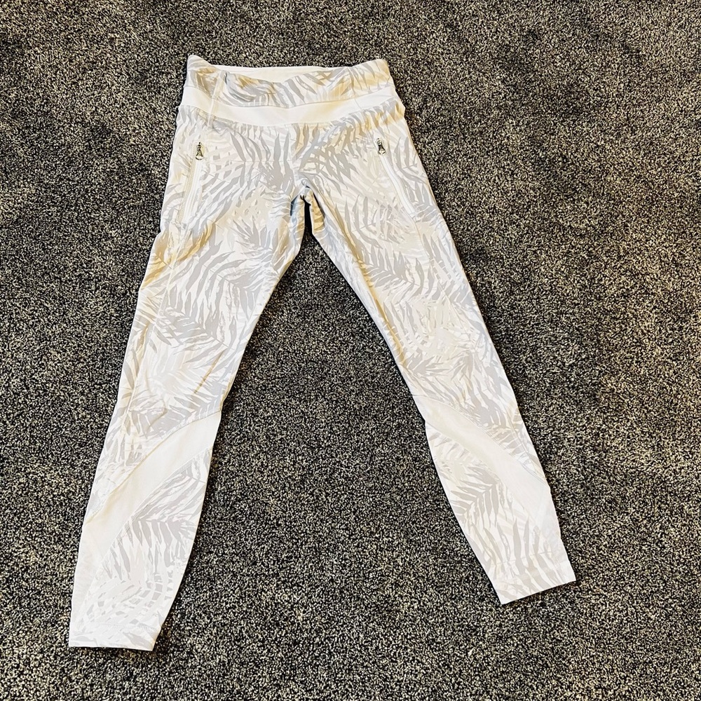 Lululemon Athletica White Leggings with Intricate Pattern. NWOT